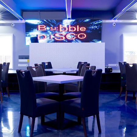 Bubble Hotel Es Rendezvenykoezpont Zalaegerszeg Buitenkant foto