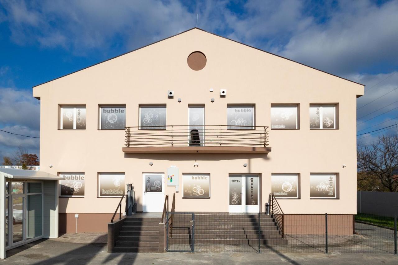 Bubble Hotel Es Rendezvenykoezpont Zalaegerszeg Buitenkant foto