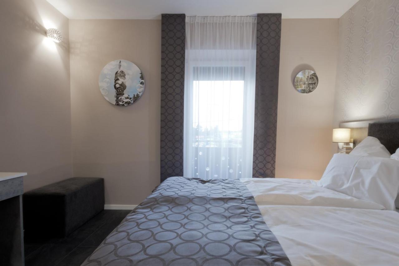 Bubble Hotel Es Rendezvenykoezpont Zalaegerszeg Buitenkant foto