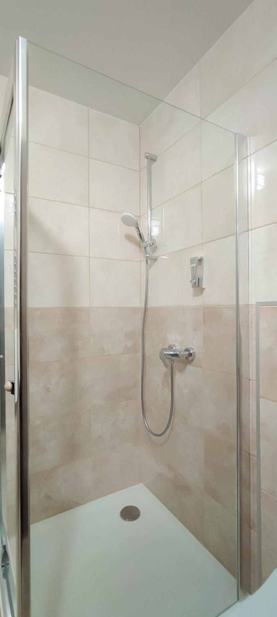 Bubble Hotel Es Rendezvenykoezpont Zalaegerszeg Buitenkant foto