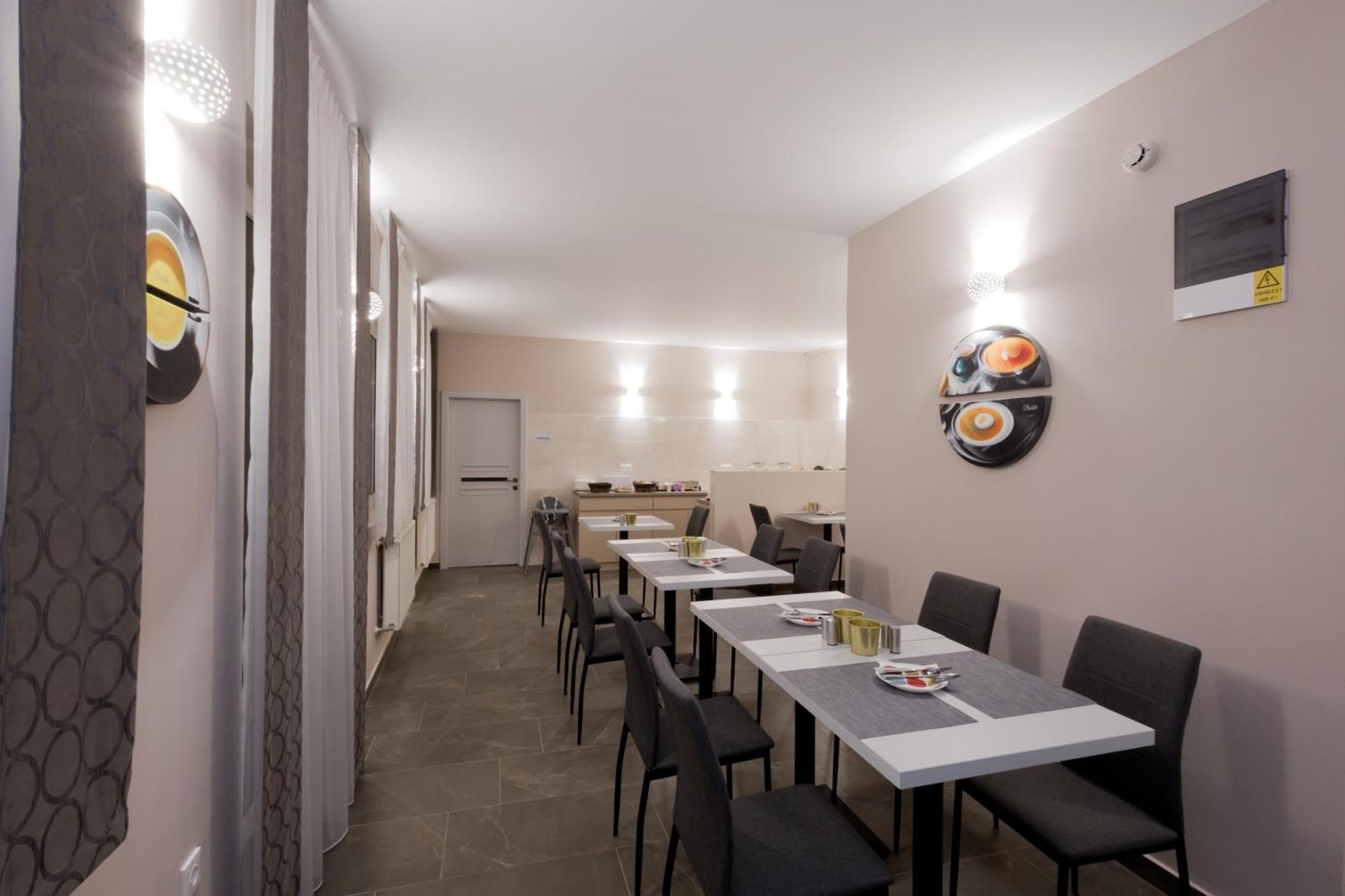 Bubble Hotel Es Rendezvenykoezpont Zalaegerszeg Buitenkant foto