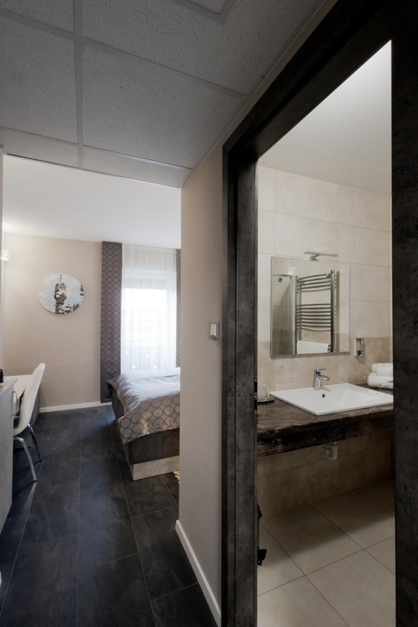 Bubble Hotel Es Rendezvenykoezpont Zalaegerszeg Buitenkant foto